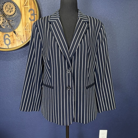 Banana Republic Factory Jackets & Blazers - Banana Republic Shrunken Crop Blue and White Stripe Blazer, Size 14